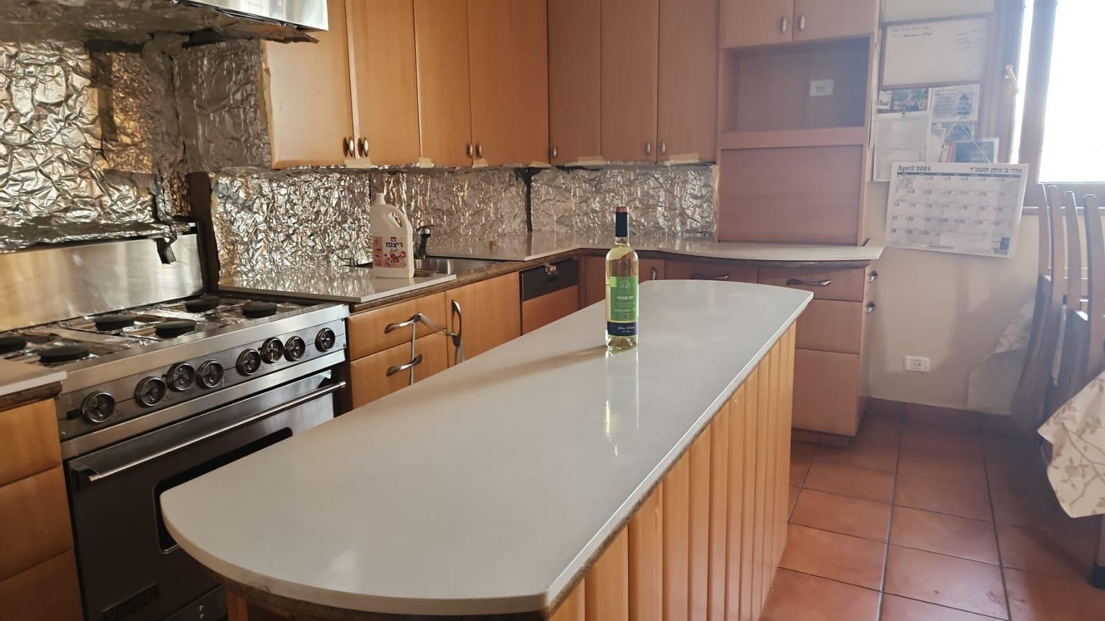 Expert Kosher Cleaning Team at Work